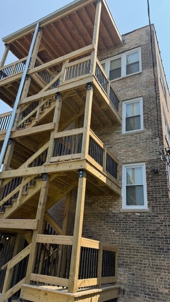 Building Photo - 1110 W Marquette Rd