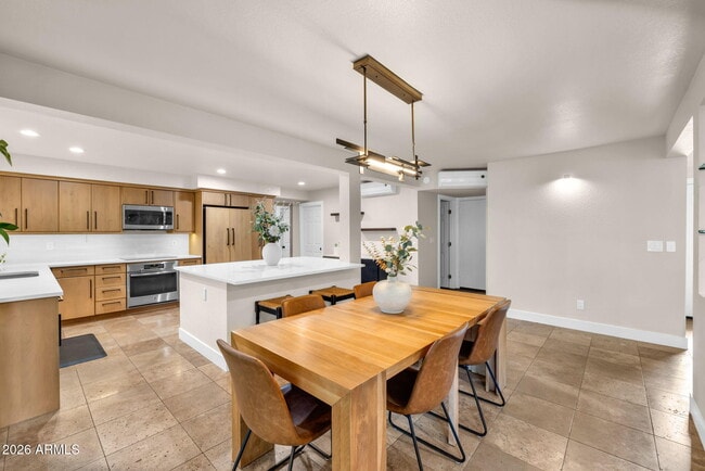 Building Photo - 7609 N Lynn Oaks Dr