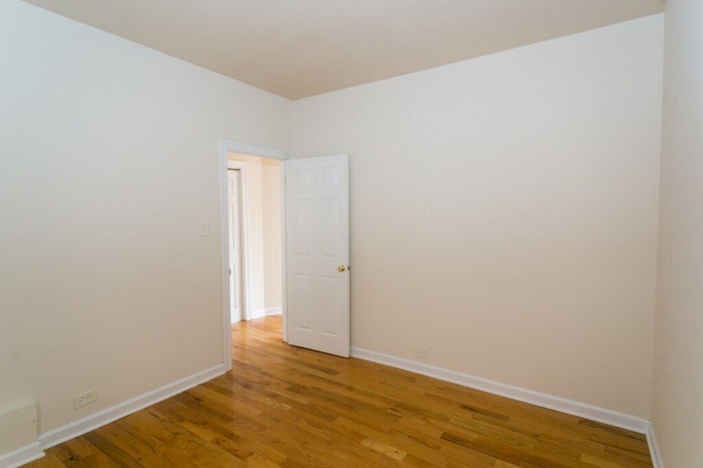 Building Photo - 3727 N Pine Grove Ave