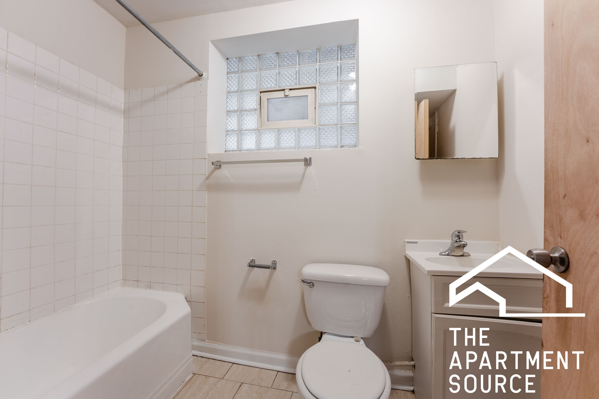 Building Photo - 2886 N Clark St