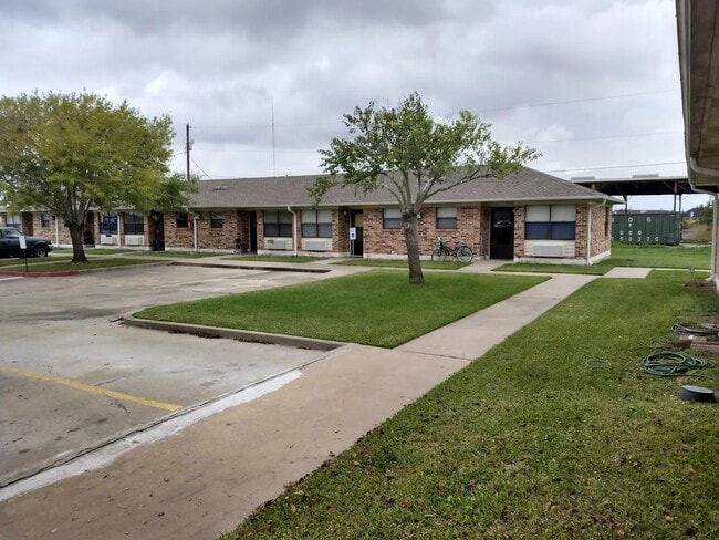 Building Photo - 1207 Miracle Dr