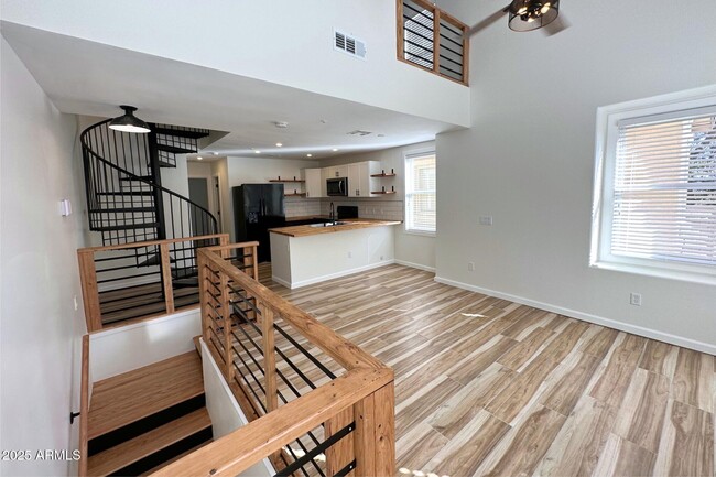 Building Photo - 1345 S Owl Dr