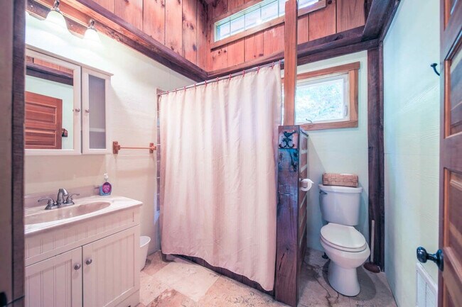 Building Photo - 195 Black Bear Dr