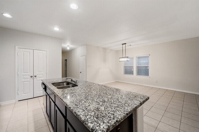 Building Photo - 2516 Pearl Ct