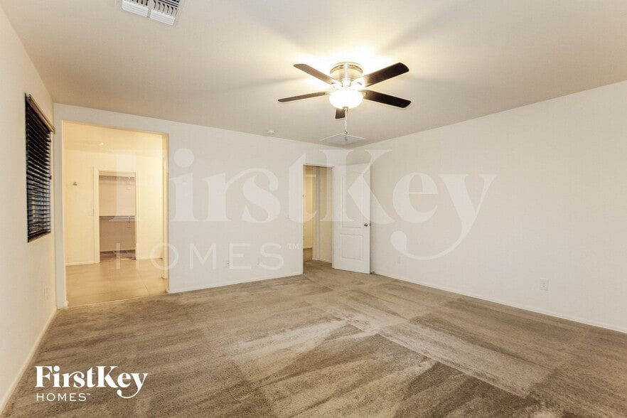 Building Photo - 12046 W Hide Trail