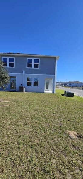 Building Photo - 548 Hart Ln