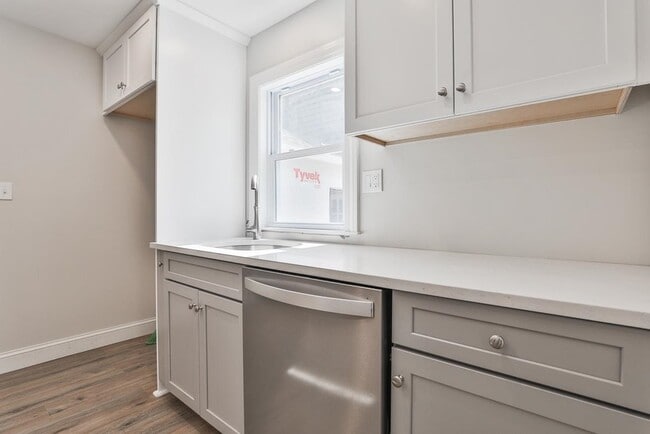 Building Photo - 139 Greeley St