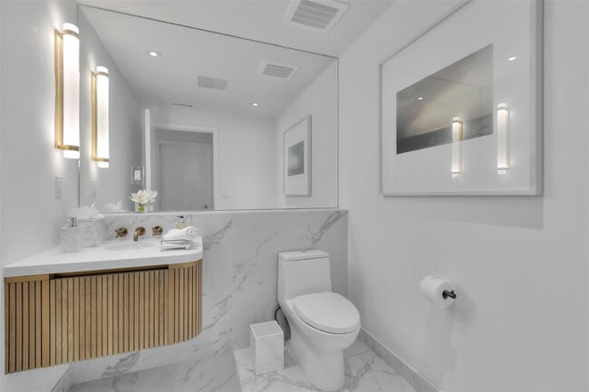 Building Photo - 525 N Fort Lauderdale Beach Blvd