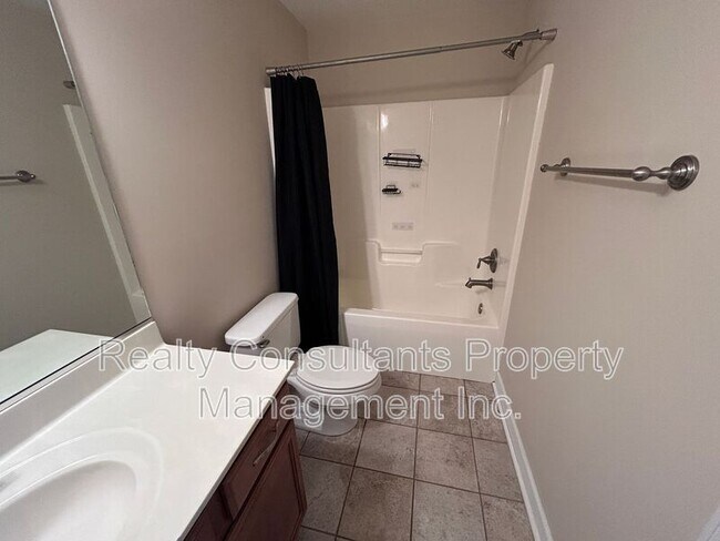 Building Photo - 4540 Pebble Lake Dr