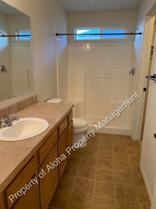 Building Photo - 1065 W Pine Ave