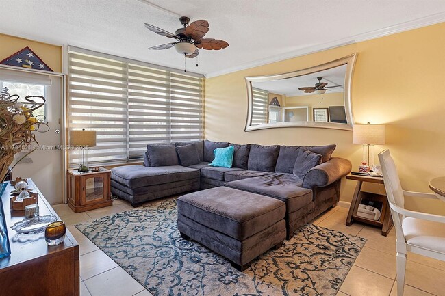 Building Photo - 3181 S Ocean Dr