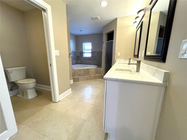 Building Photo - 3807 Belle Vista Dr E