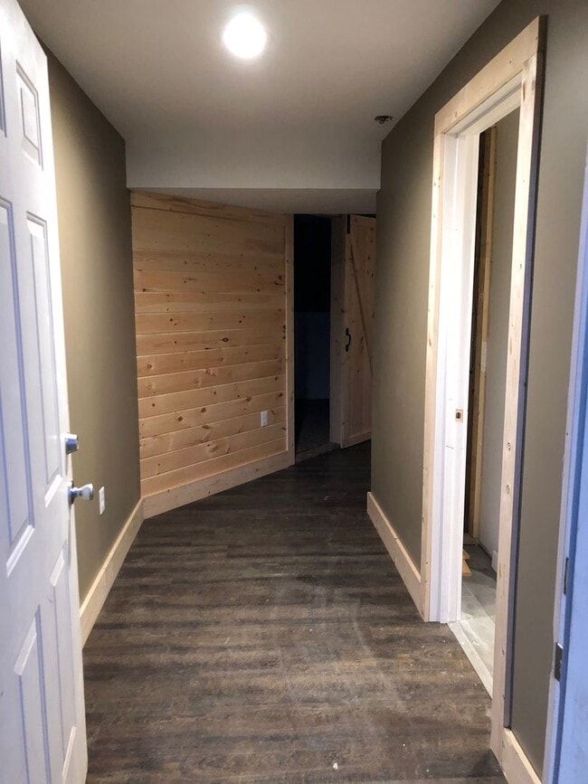 Building Photo - Four bedroom home in Plum Springs with fully finished basement