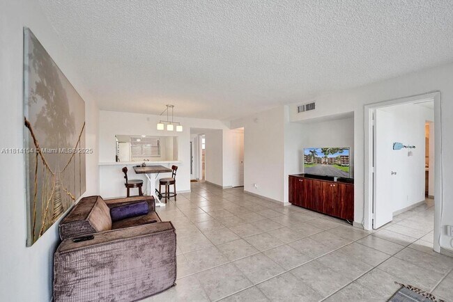 Building Photo - 1911 Sabal Palm Dr