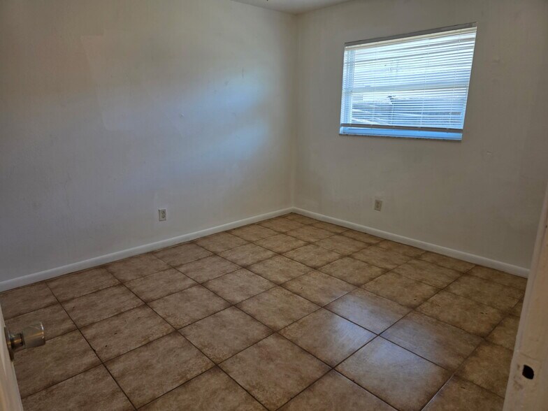 Building Photo - 3004 Oaklawn Ave