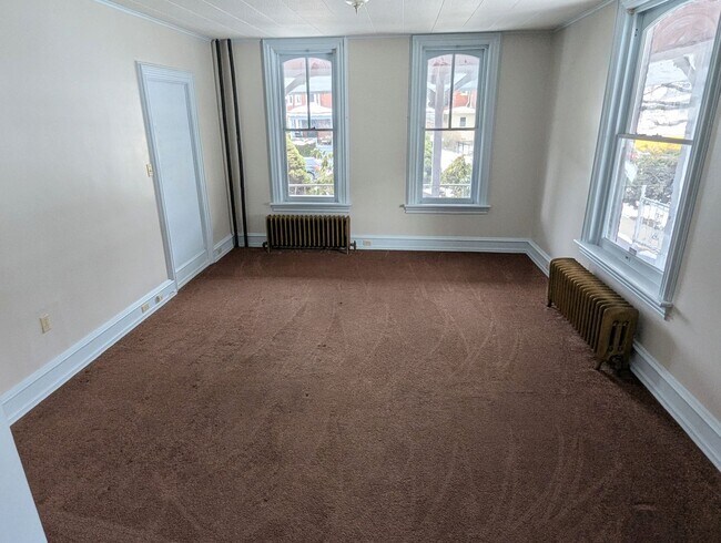 Building Photo - 716 Market St