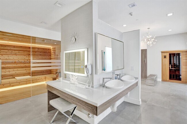 Building Photo - 4775 Collins Ave