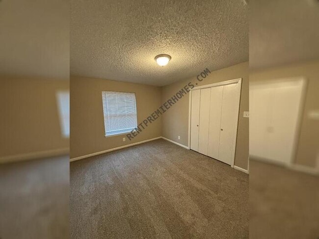 Building Photo - 322 E Lee Ave