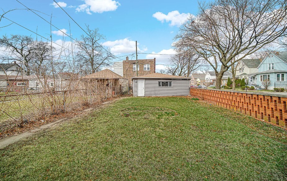 Building Photo - 8900 S Dauphin Ave