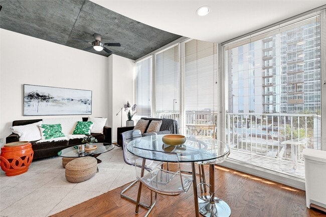 Building Photo - 5925 Almeda Rd