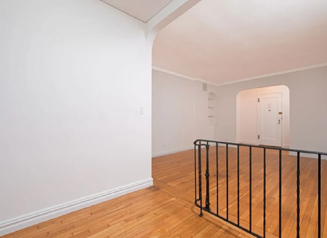 Building Photo - Charming Studio 1-Bedroom Apartment