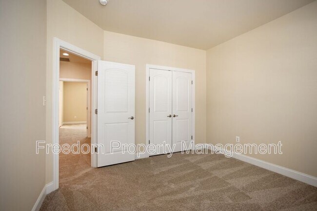 Building Photo - 16021 Pitner St