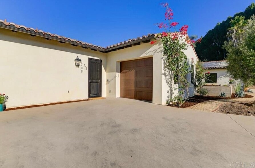 1 car oversized garage - 1708 1/2 Sunrise Dr