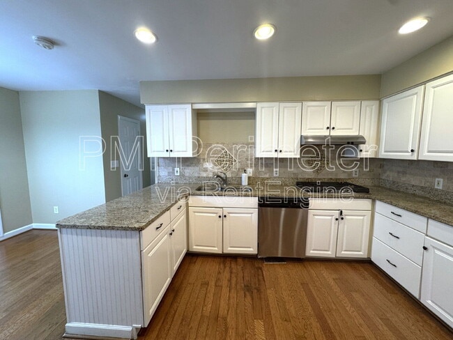 Building Photo - 5338 Roberts Dr