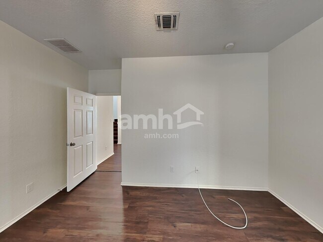 Building Photo - 412 Saddlehorn Way