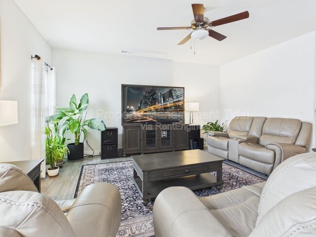 Building Photo - 555 Oliver Wy