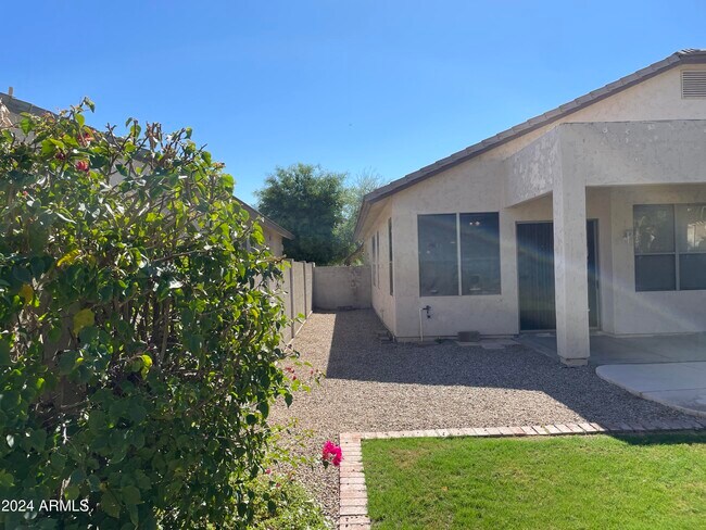 Building Photo - 7322 E Gallego Ln