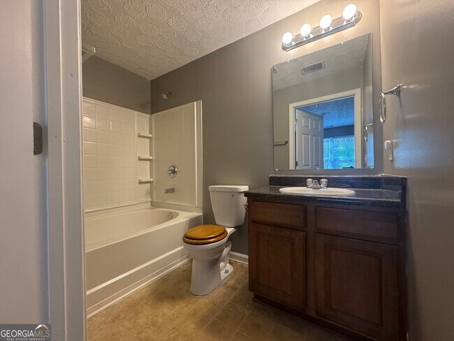 Building Photo - 13104 Fairington Ridge Cir