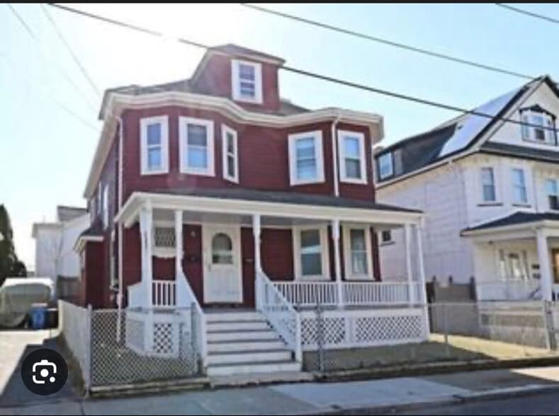 Building Photo - 19 Moore St