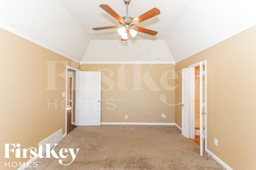 Building Photo - 9920 Calderdale Dr