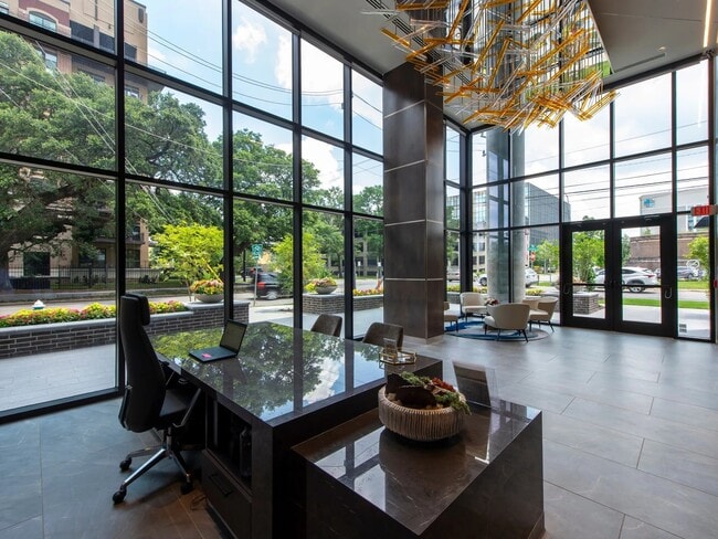 Building Photo - 510 W 20th St