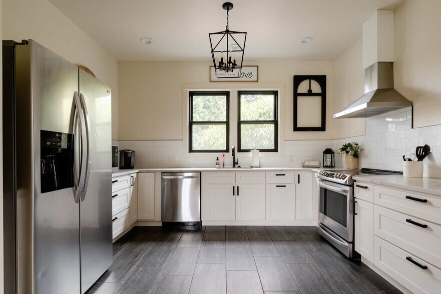 Building Photo - 3324 SE 24th Ave