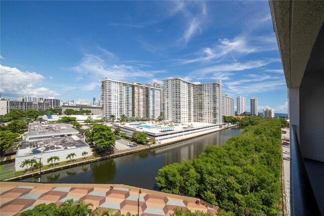 Building Photo - 17150 N Bay Rd