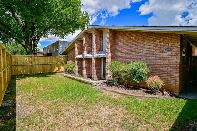 Building Photo - 4738 Merwin St