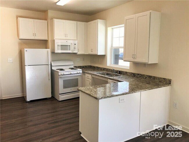 Building Photo - 17905 Delmas Dr