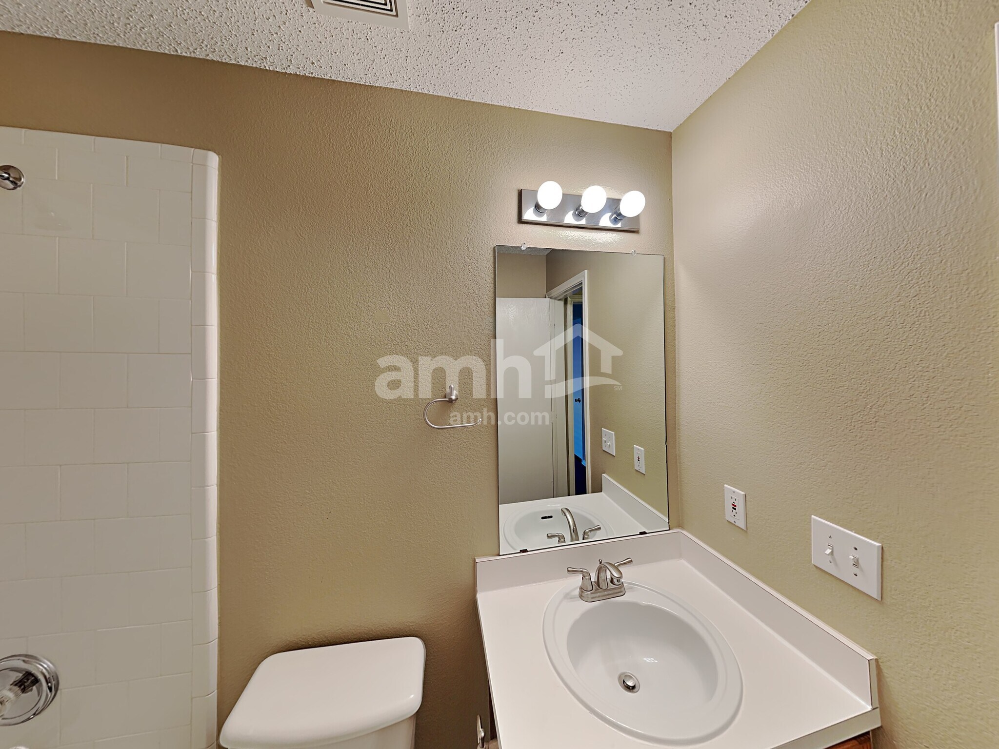 Building Photo - 1420 Mosscreek Dr