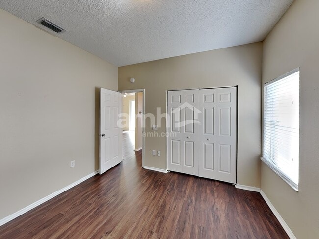 Building Photo - 823 Springwood Cir