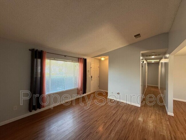 Building Photo - 1708 Applegate Dr