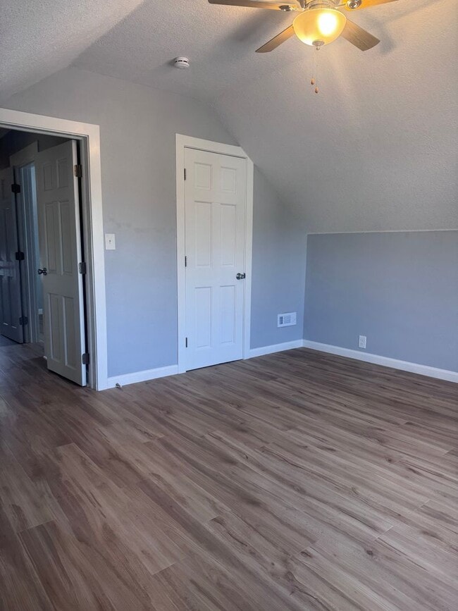 Building Photo - Remodeled 4 Bedroom 1 Bathroom Home