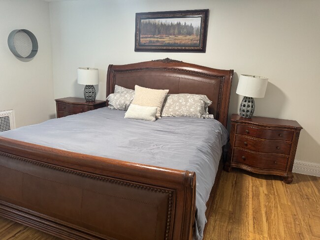 Building Photo - 206 W Myrtle St