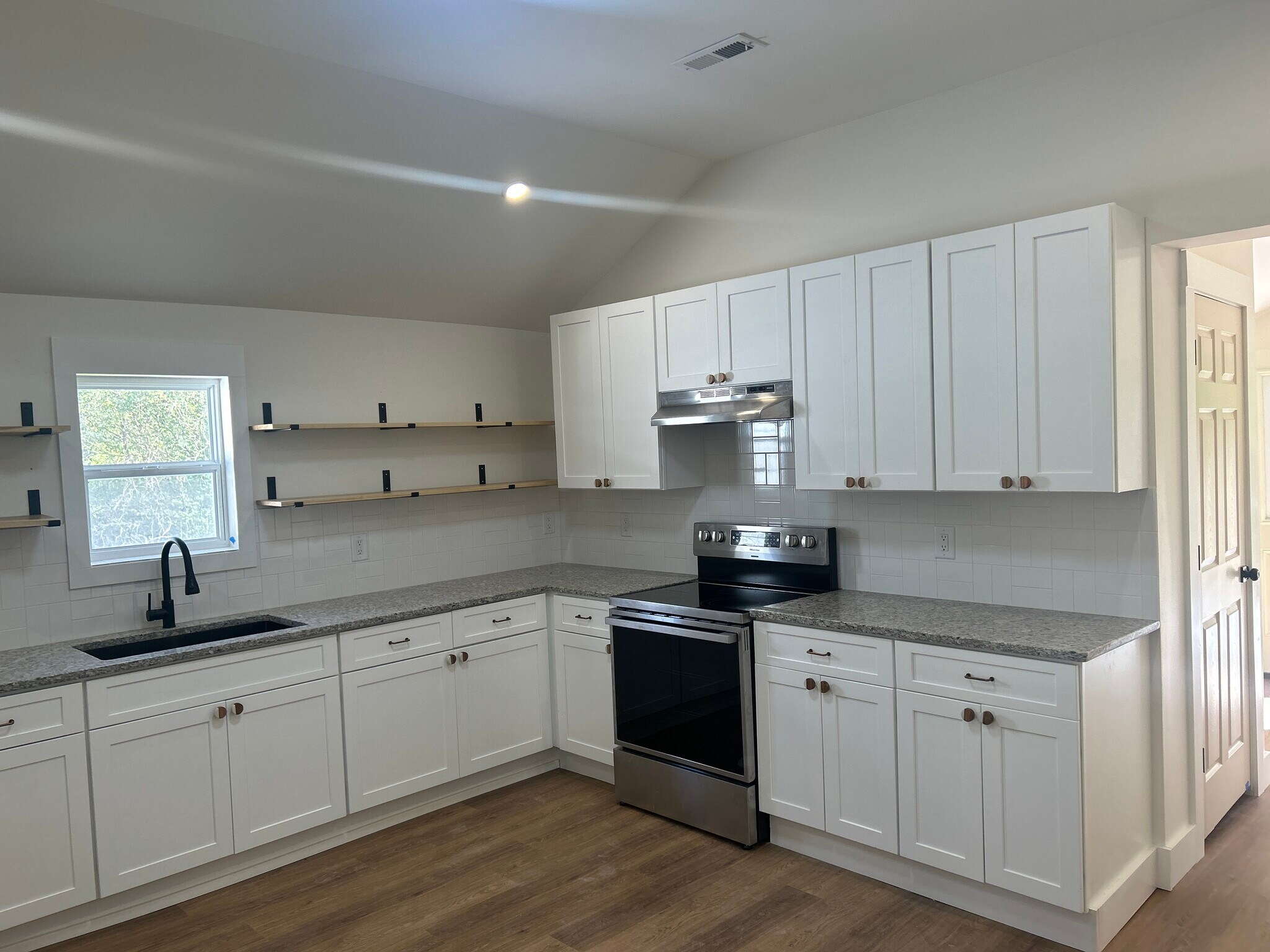 Kitchen 4 - 421 High Point Rd