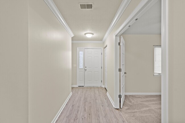 Building Photo - 72 Nicholas Dr