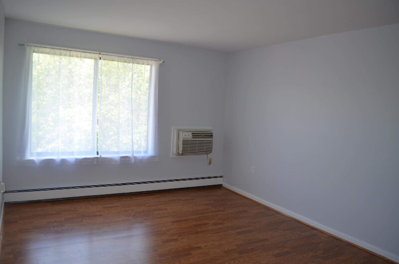 Building Photo - 1320 Cromwell Hills Dr