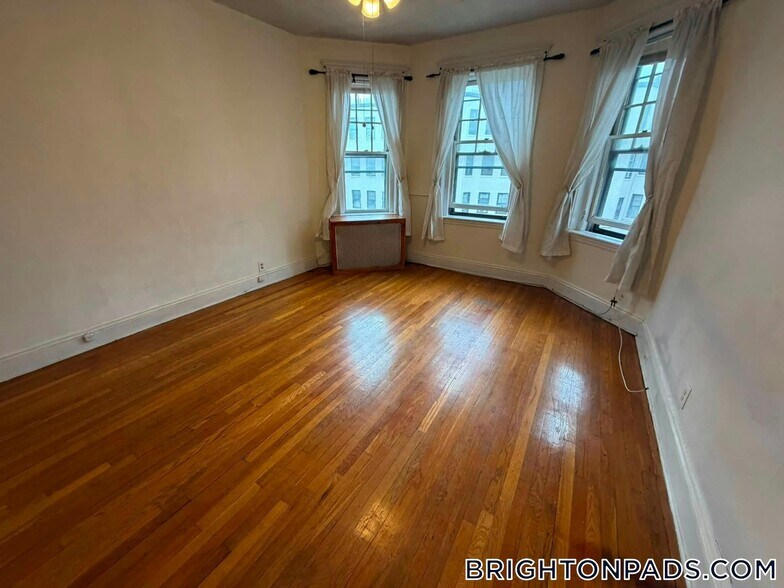 Building Photo - 313 Allston St