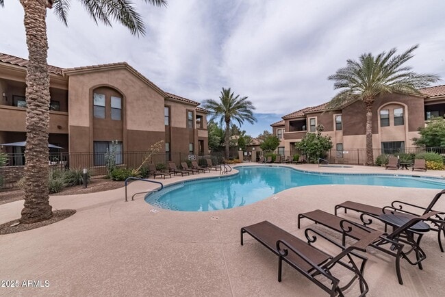 Building Photo - 7027 N Scottsdale Rd