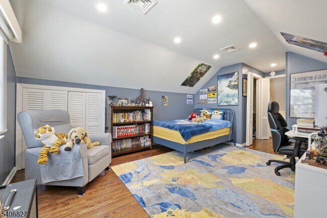 Building Photo - 23 Victor Ave